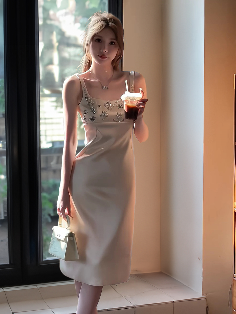 エレガントな重厚なサテン生地のイブニングドレス、誕生日ガール - Women Formal Wear With Skirt のレビューと価格
