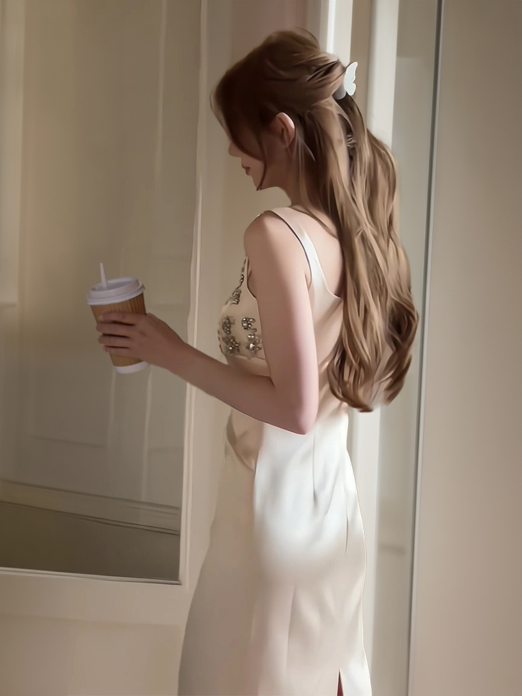 エレガントな重厚なサテン生地のイブニングドレス、誕生日ガール - Women Formal Wear With Skirt のレビューと価格